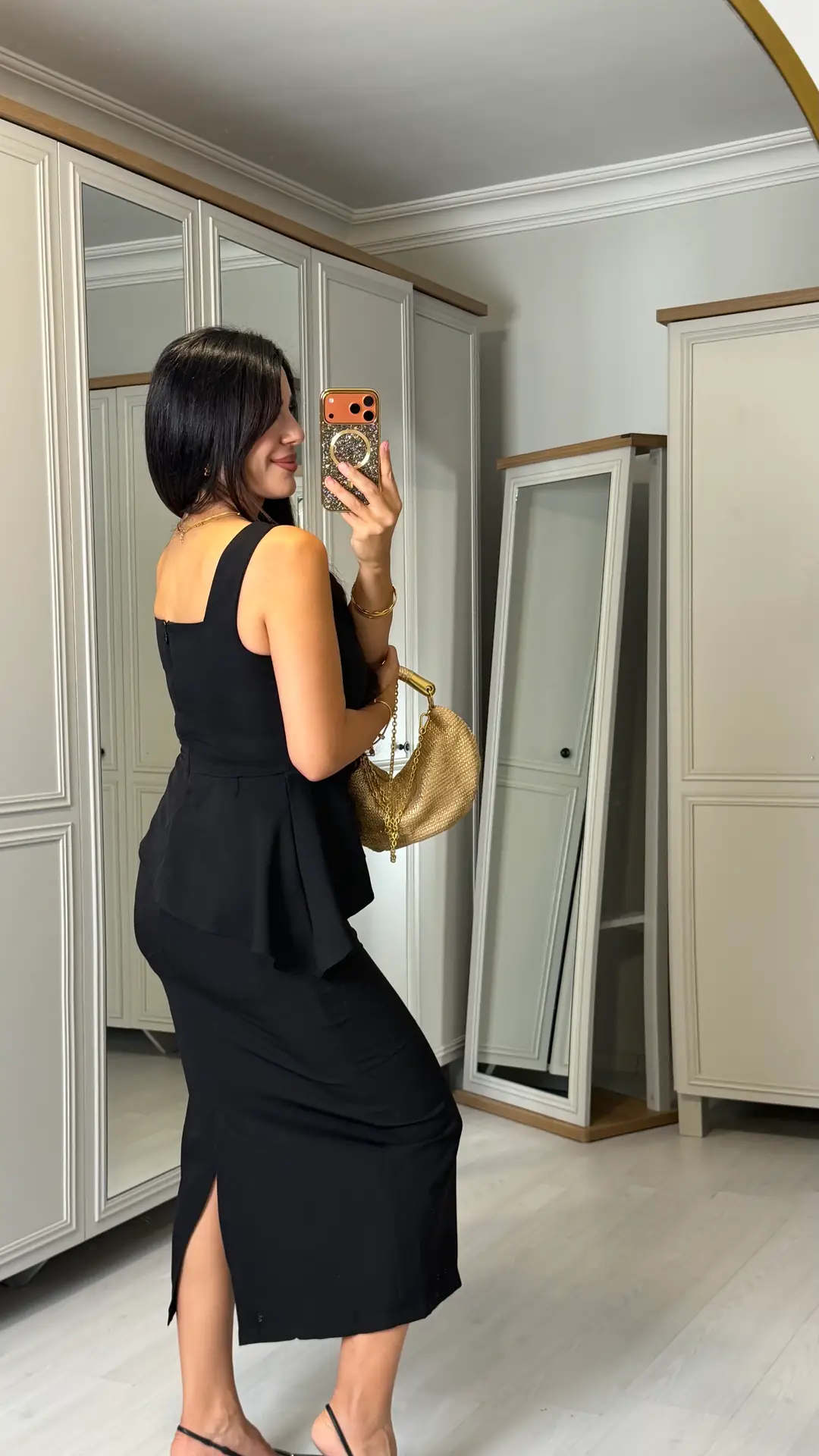 Meda Siyah Sıfır Kol Volanlı Elbise