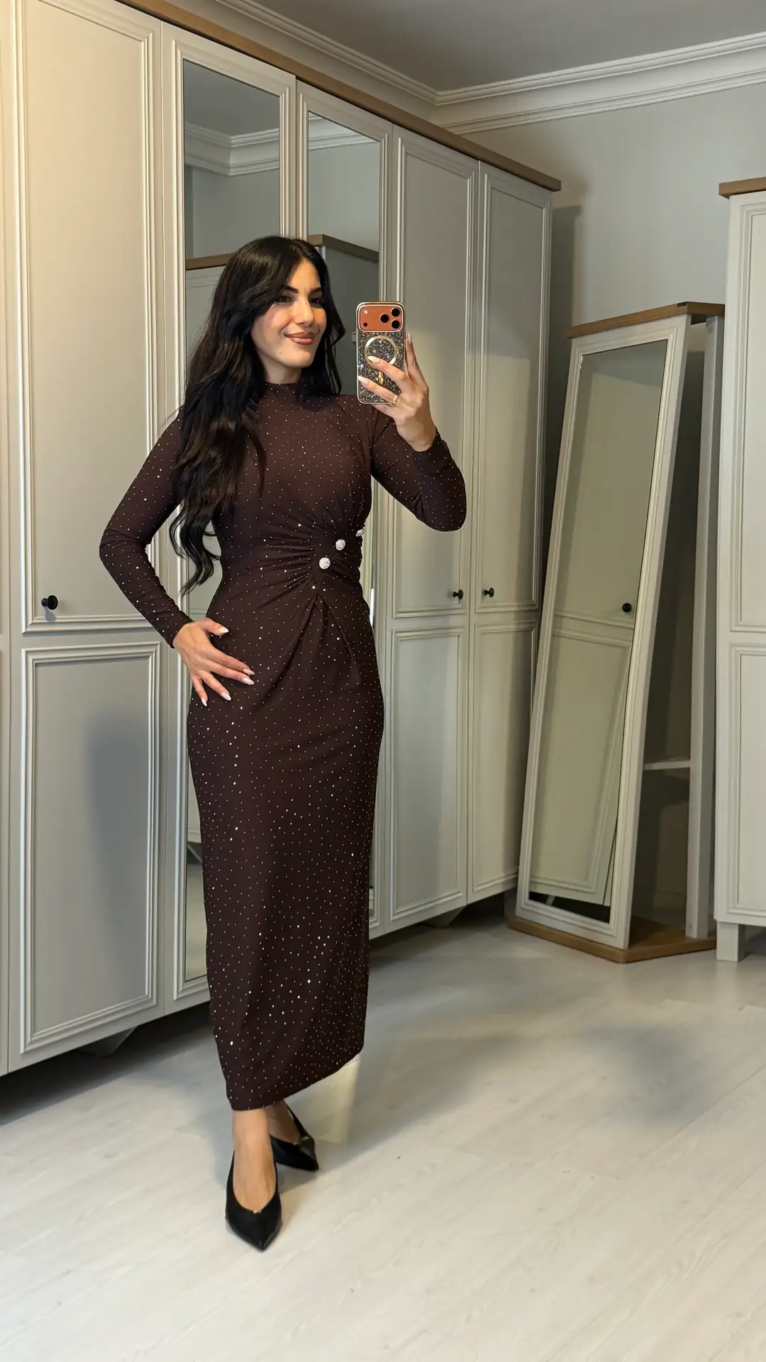 Lily Taşlı Vatkalı Düğme Detaylı Elbise - Kahverengi
