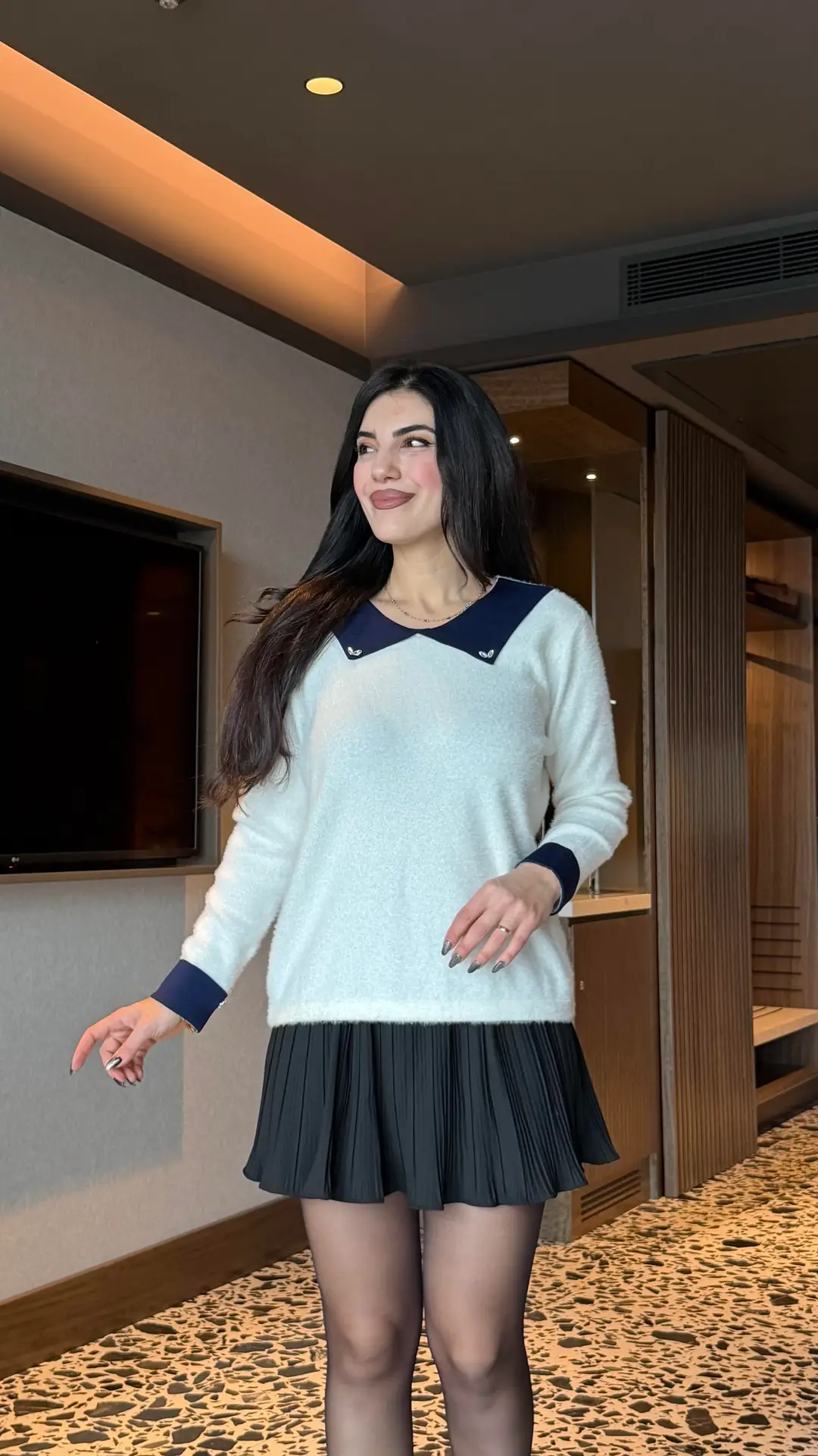Lotta Beyaz Yakalı Taş Detaylı Sakallı Bluz - Beyaz