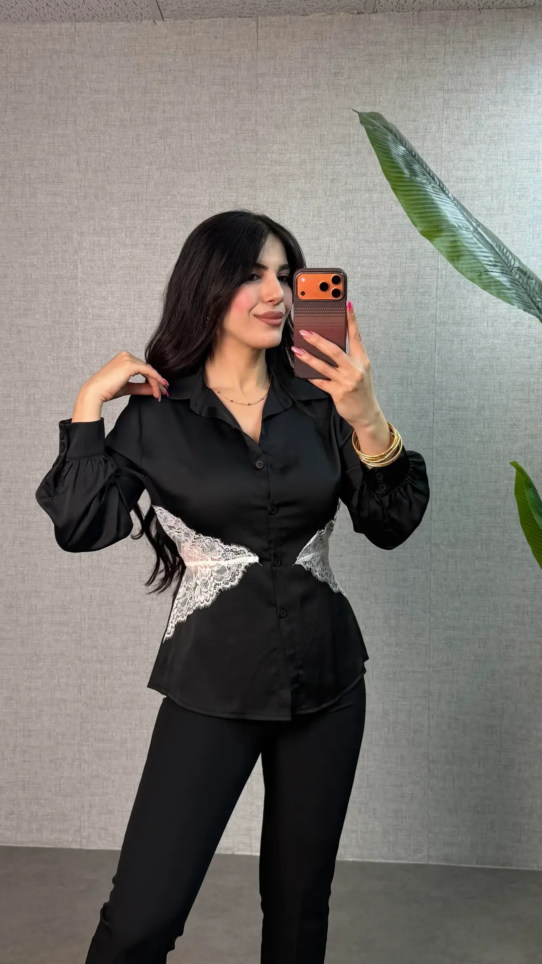 Nille Siyah Beli Dantelli Saten Gömlek - Siyah