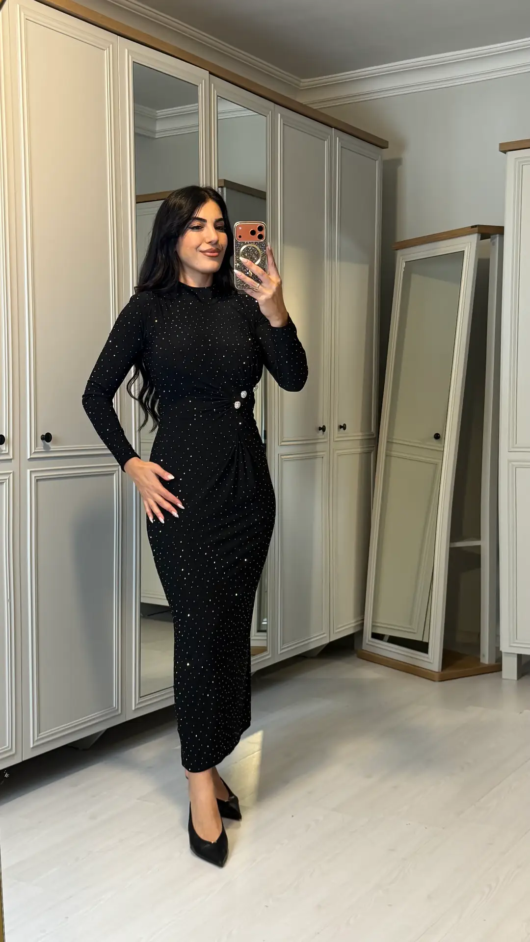 Lily Taşlı Vatkalı Düğme Detaylı Elbise