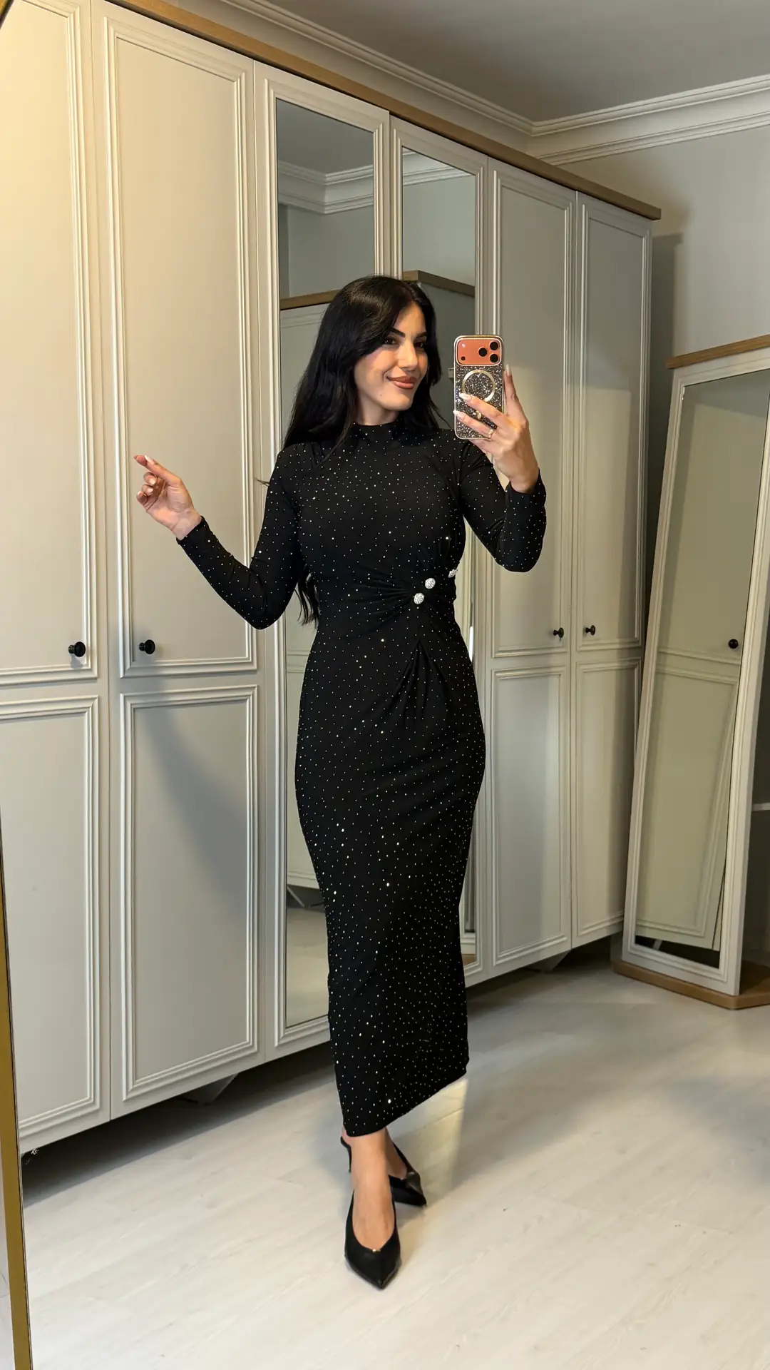 Lily Taşlı Vatkalı Düğme Detaylı Elbise