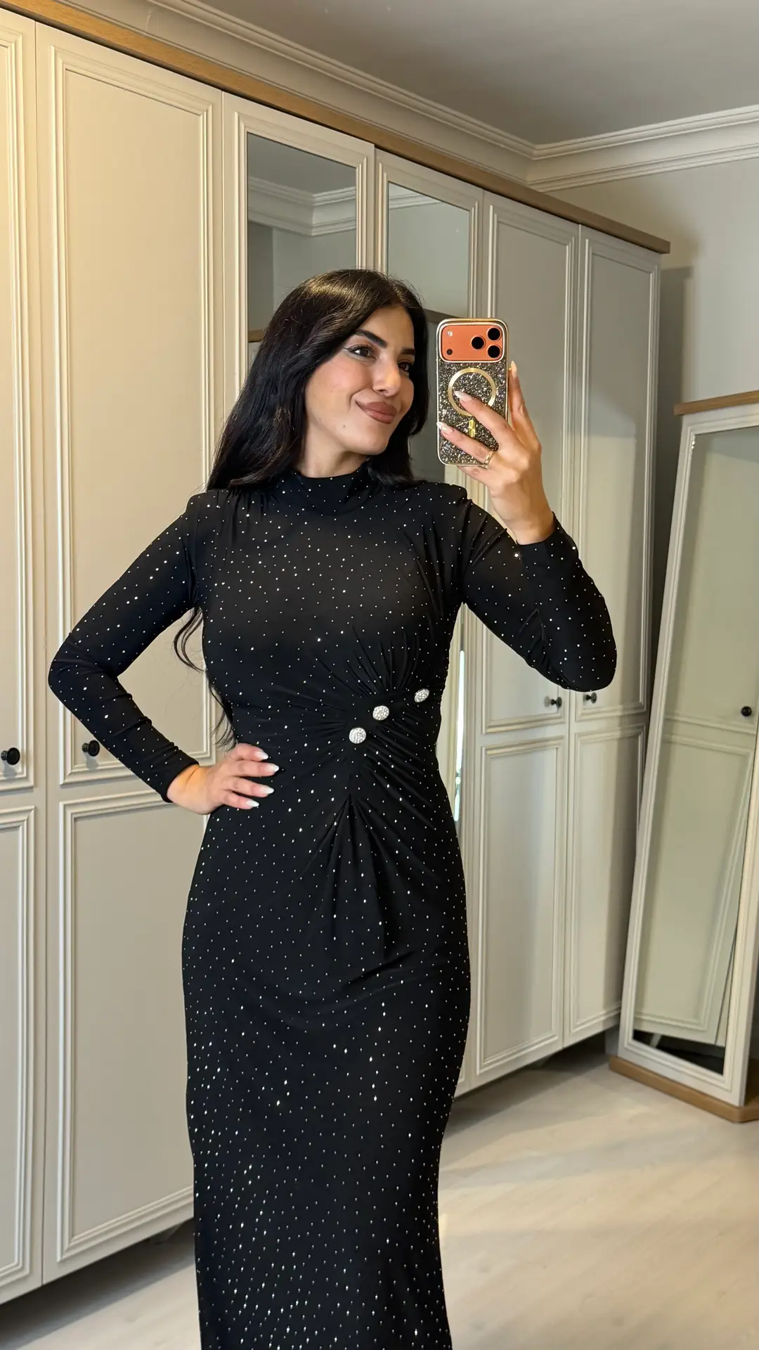 Lily Taşlı Vatkalı Düğme Detaylı Elbise